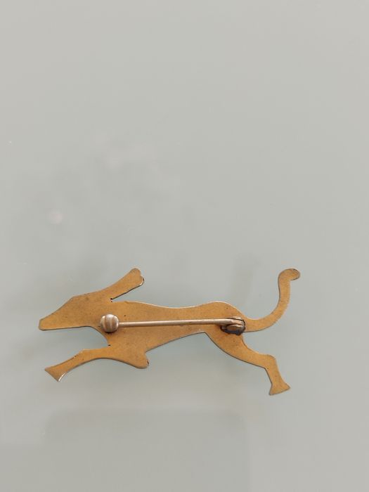 Lindo broche vintage em latão e esmalte.   Estado muito bom