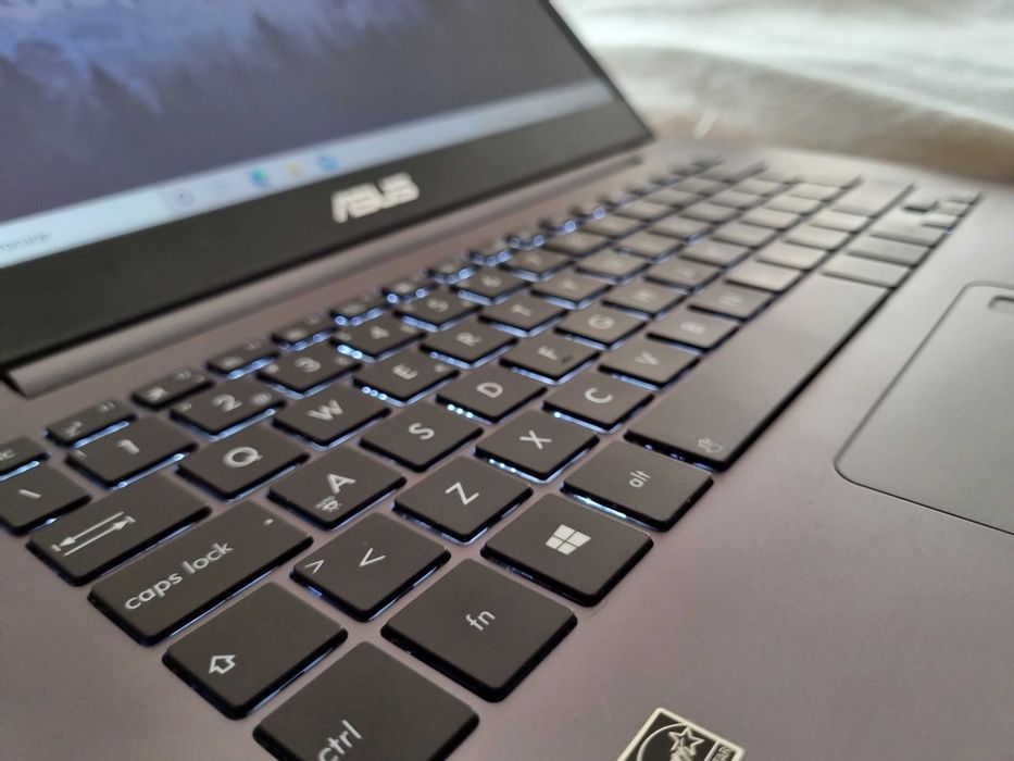Asus ZenBook UX430UA – i7 | 16GB RAM | 512GB SSD | Bateria como nova