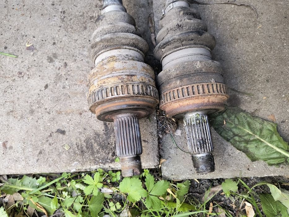 Półoś napędowa BMW seria 1 E81 E82 E87 E88 polos tylna BMW seria 3 E90 E91 E92 E93 mała głowa prawa