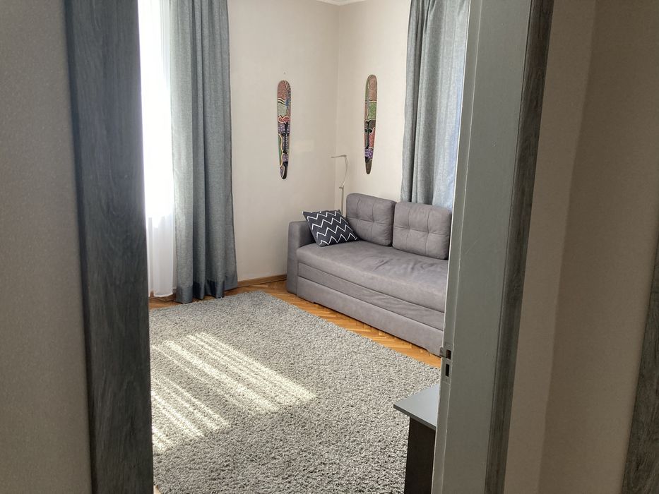 2-к квартира подобово,центр. опалення,на Соборній 101,6 місць,докум.