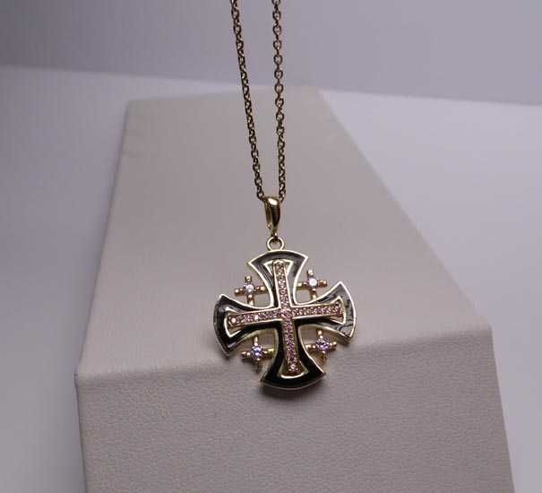 Złota zawieszka krzyż jerozolimski czarna emalia i cyrkonie.