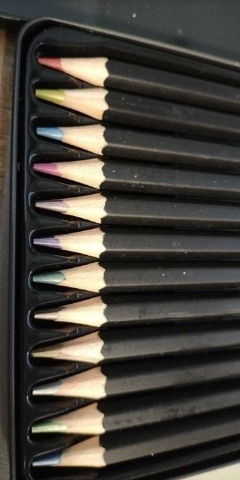 Metalizowane kredki 12 sztuk nowe