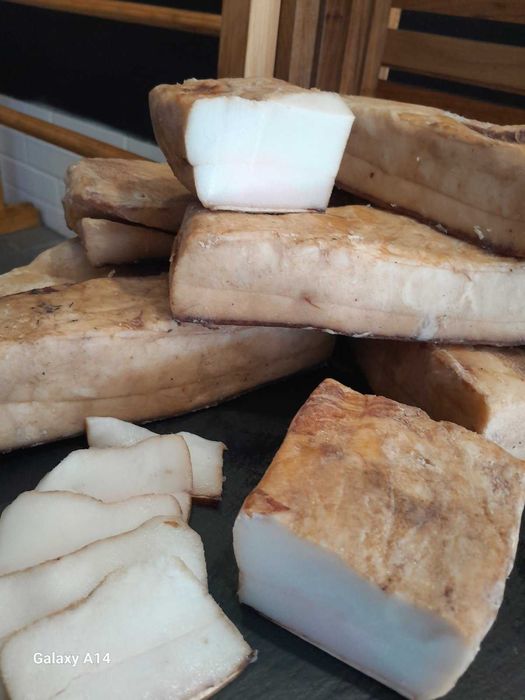 Сало копчене на дровах