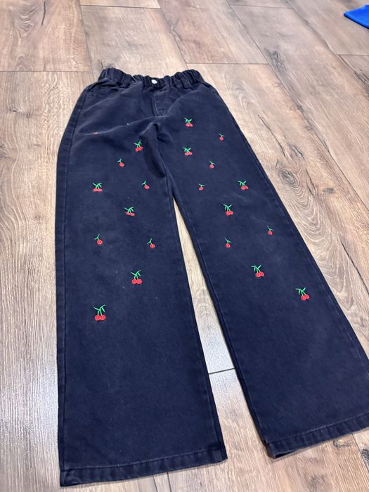 Spodnie jeansy 160 cm czarne wisienki