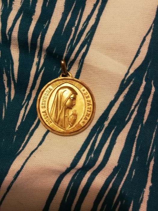 Medalha Nossa Senhora de Fátima com reverso dos pastorinhos