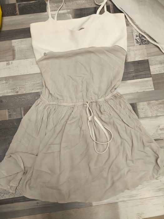 Sukienka eidos na ramkach