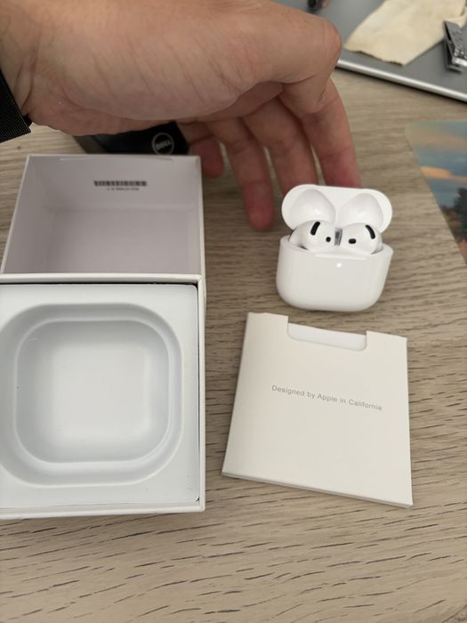 Apple AirPods 4 ANC