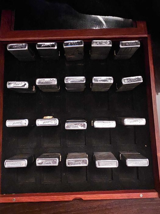 Coleção de 20 Zippos originais e usados na guerra do Vietnam, em um excelente estado de conservação
