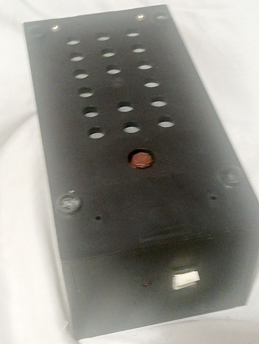 Корпус та трансформатор