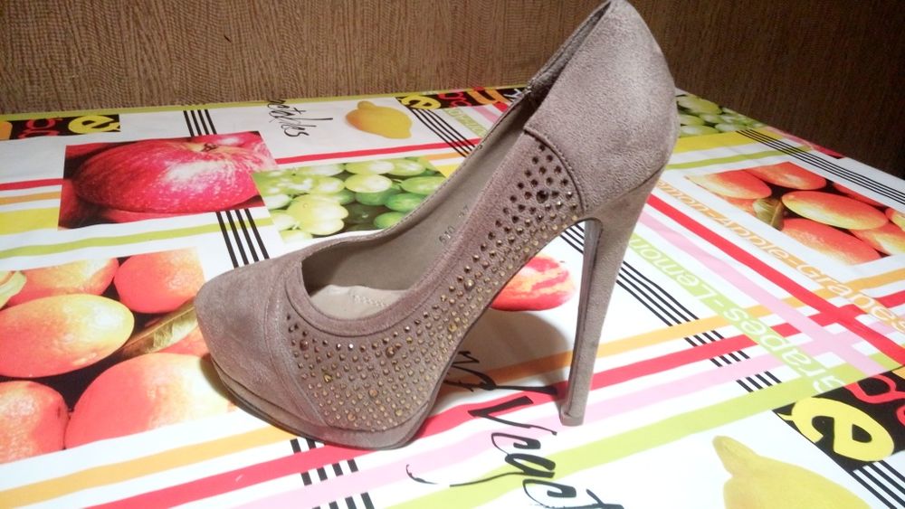 Шикарные туфельки 37 размера