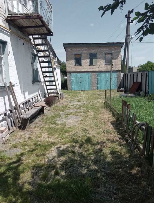 Будинок під Києвом
