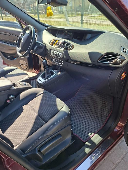 RENAULT Megane Scenic