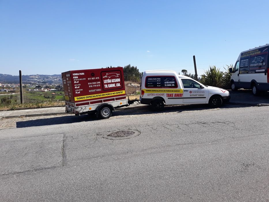 Porco no espeto e leitão assado tilcarnes