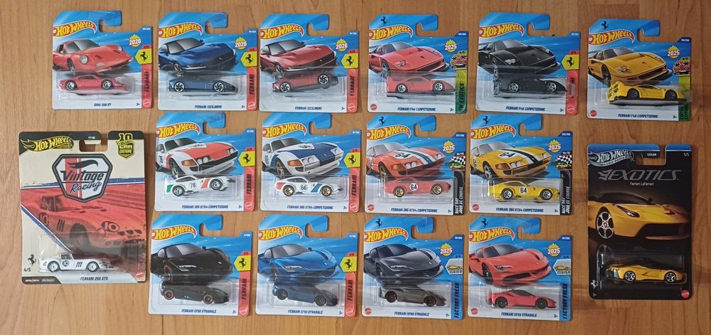 16 Hotwheels Ferrari