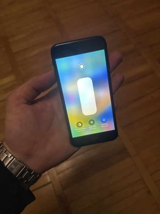 Продам iPhone 8 64gb Black