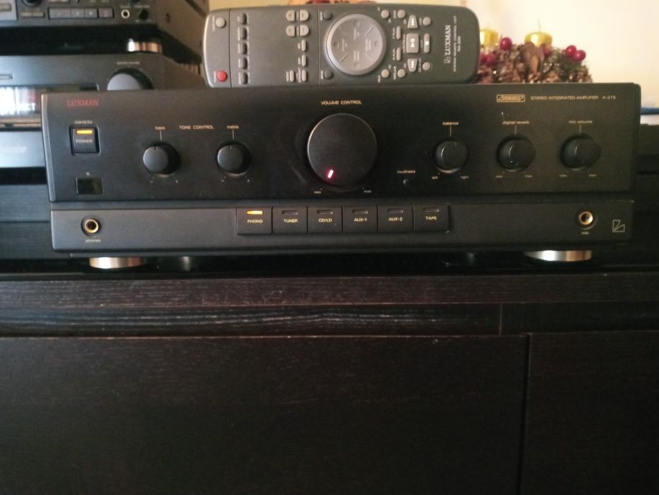 Amplificador Luxman A-215 c/comando.