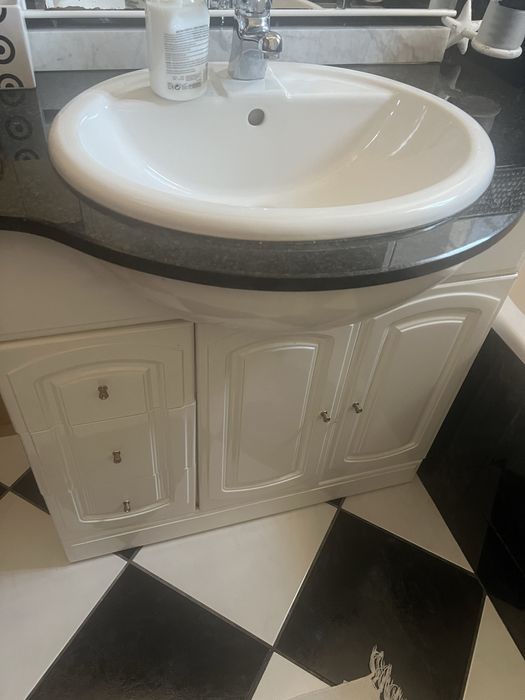 Movel de WC com pedra preta