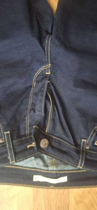 Продам джинсы Levis женские