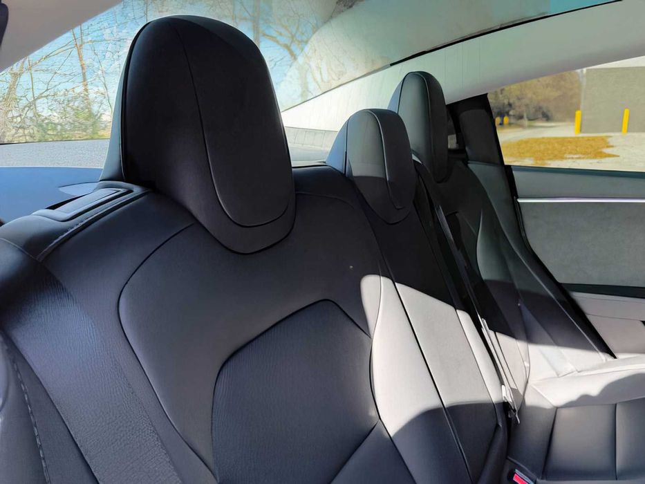 Tesla Model 3      2024