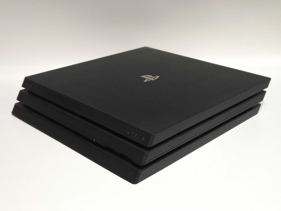 Konsola PS4 PRO 1 TB pad, zestaw, pudełko