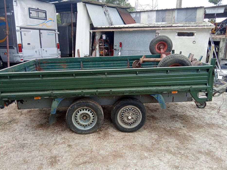 atrelados de carga,atrelados de cavalos e de transporte de carros