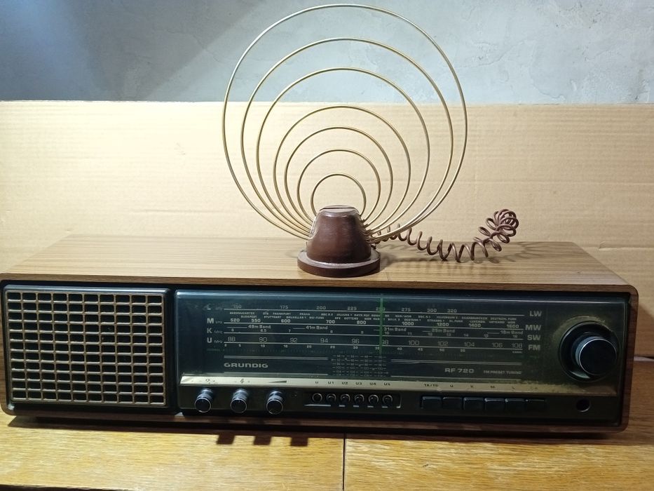 Radio GRUNDIG RF720 vintage
