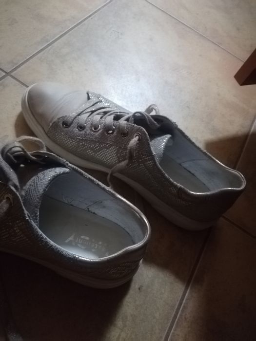 Buty roz 40. Wkładka 25 cm.