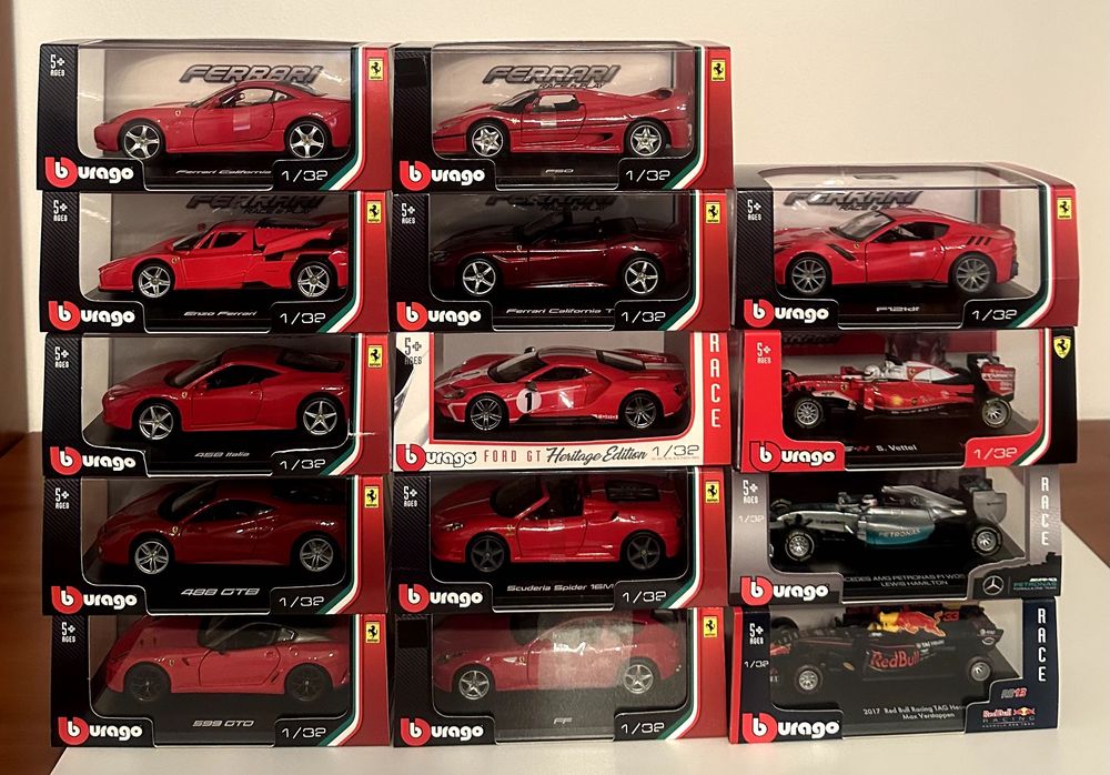 Coleção completa Bburago 1/32- 85 Carros diferentes- Novos e Selados