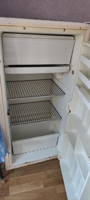 Продам працюючий холодильник
