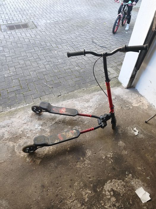 Trotinete usada abrir e fecha