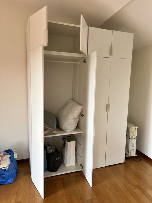 Roupeiro branco com varão