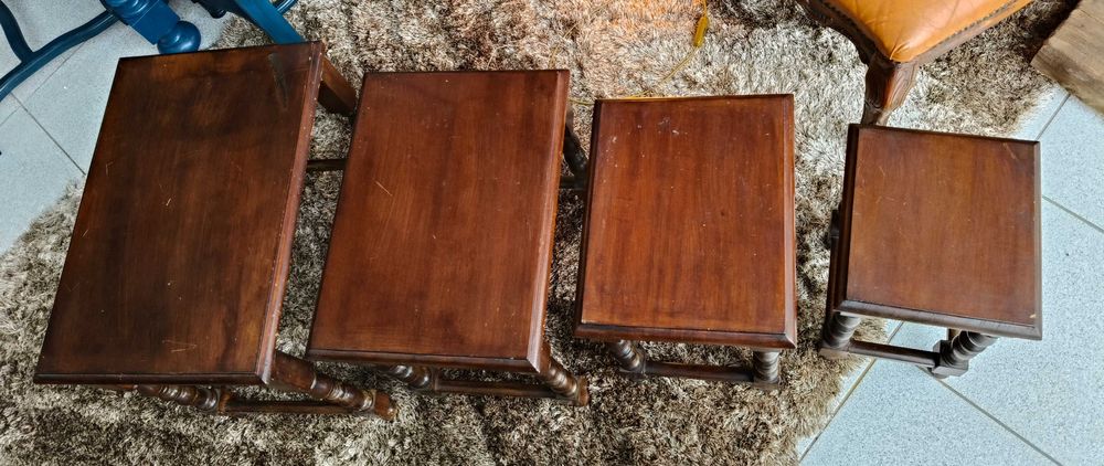 Conjunto de mesas de apoio "ninho"