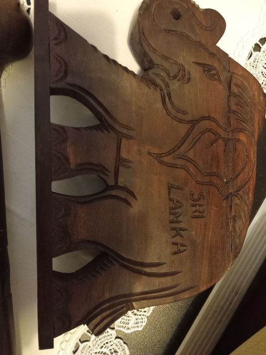 Peças em madeira de varios países como se pode ver nas fotos