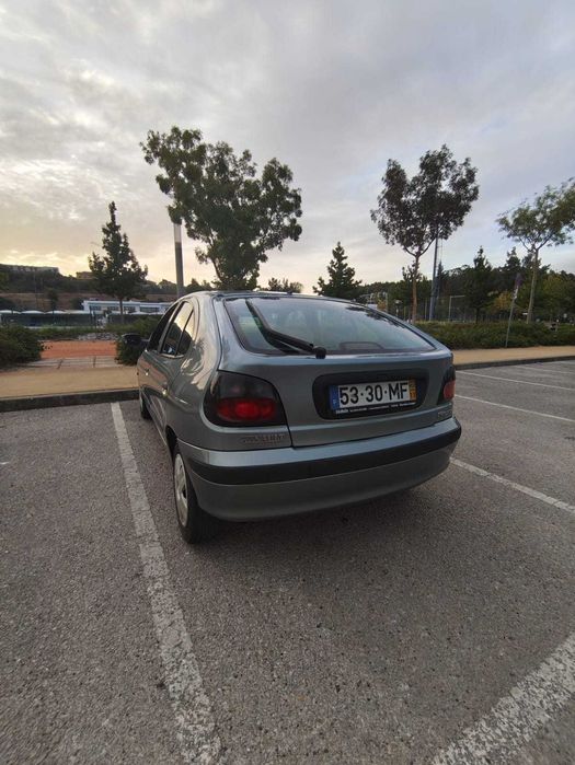 Renault Megane I 1.4 foto 2