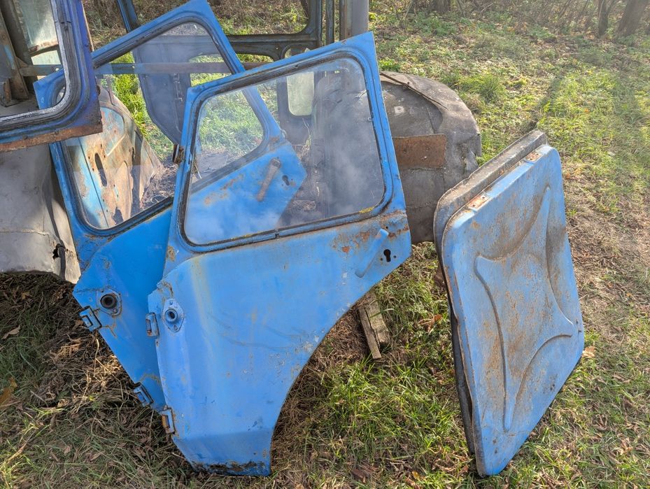 Мала кабіна мТз 80 82 полік двері скло крила Криша люк мТз 50.80.82