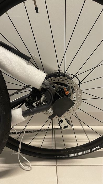 Nowy Merida Speeder 100 – Silk Dark Silver/Black – rama M/L (54)
