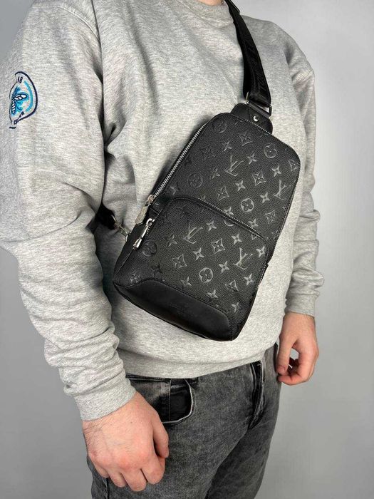 Сумка-слінг чоловіча Louis Vuitton через плече Луї Вітон