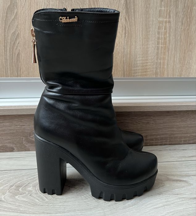 Жіночі чорні ботильйони на підборах, платформа