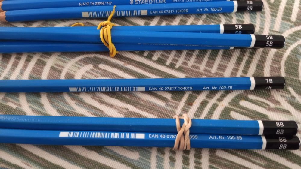 Lápis Staedtler Azuis de vários  números /