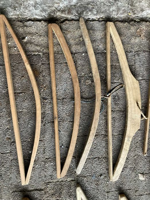 stare drewniane wieszaki