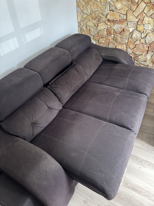 *Promoção* Sofá em microfibra com repousa pés