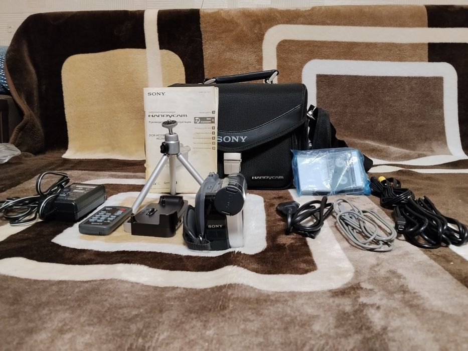 Цифровая видеокамера SONY  DRS-HC35E  в идеальном состоянии made in Ja