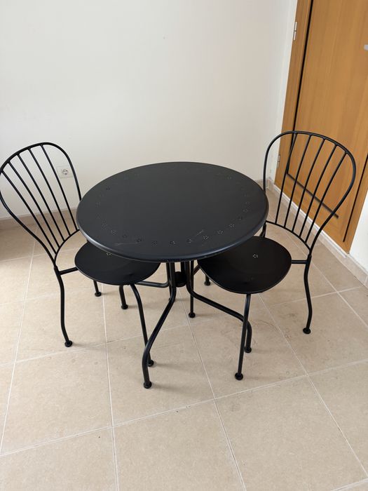 Mesa com 2 cadeiras