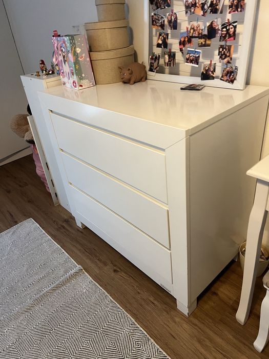 Comoda bebe marca trama