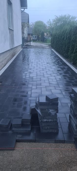 Укладання бруківки.