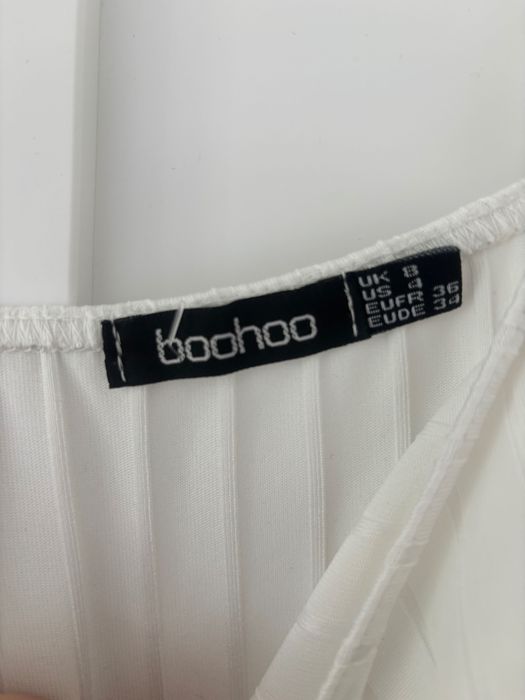 Biała sukienka boho