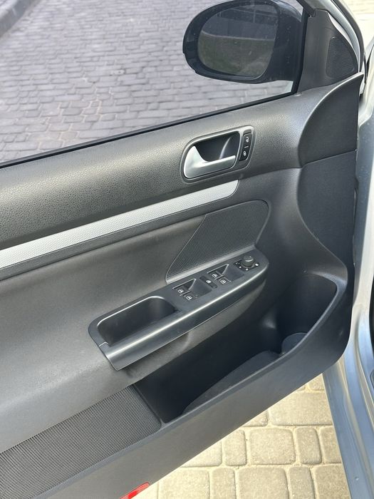 Volkswagen Golf  2013 рік   1.6 TDI Коробка Автомат. Обмін також цікавить.