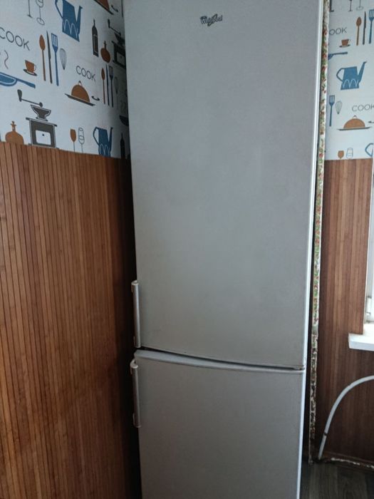 Холодильник Whirlpool