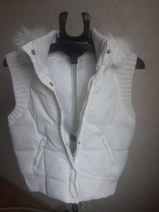 Жилетка без рукав женоча з капюшоном new look