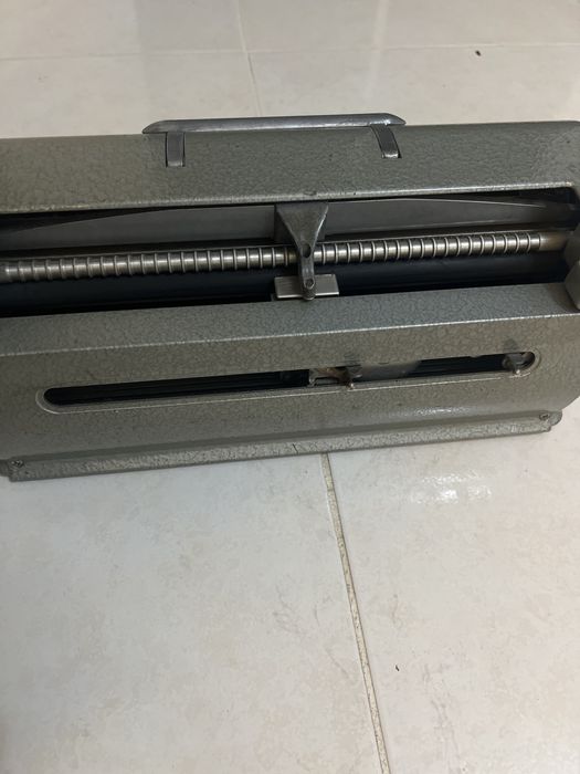 Vendo máquina de escrever antiga da perkins brailler